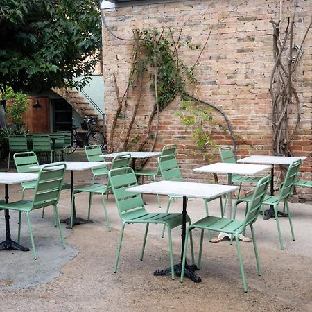 Flora Bed & Breakfast Banyoles Exterior photo