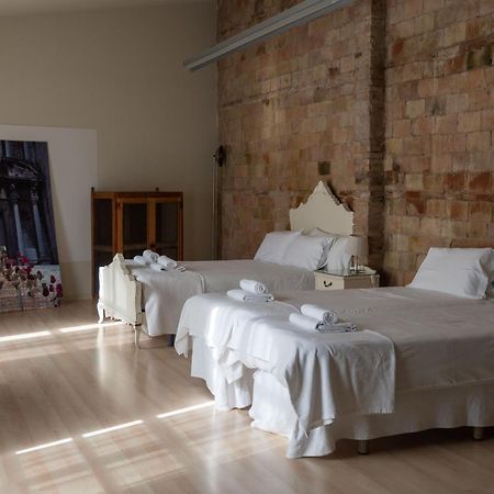 Flora Bed & Breakfast Banyoles Exterior photo