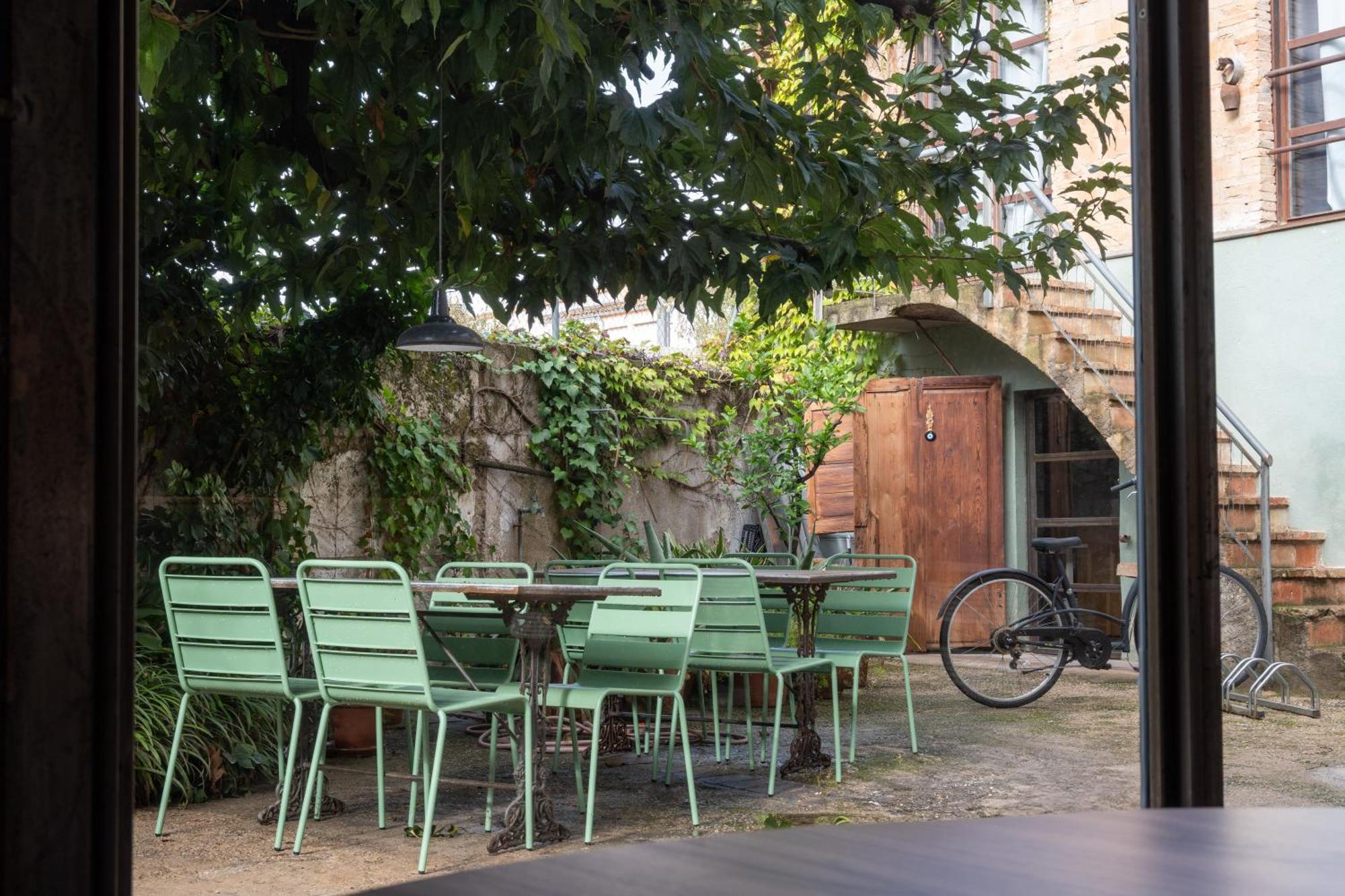 Flora Bed & Breakfast Banyoles Exterior photo