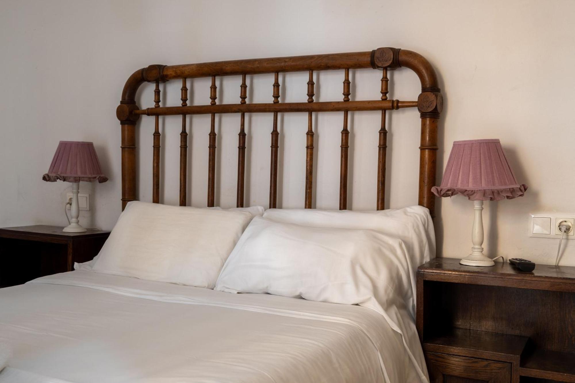 Flora Bed & Breakfast Banyoles Exterior photo