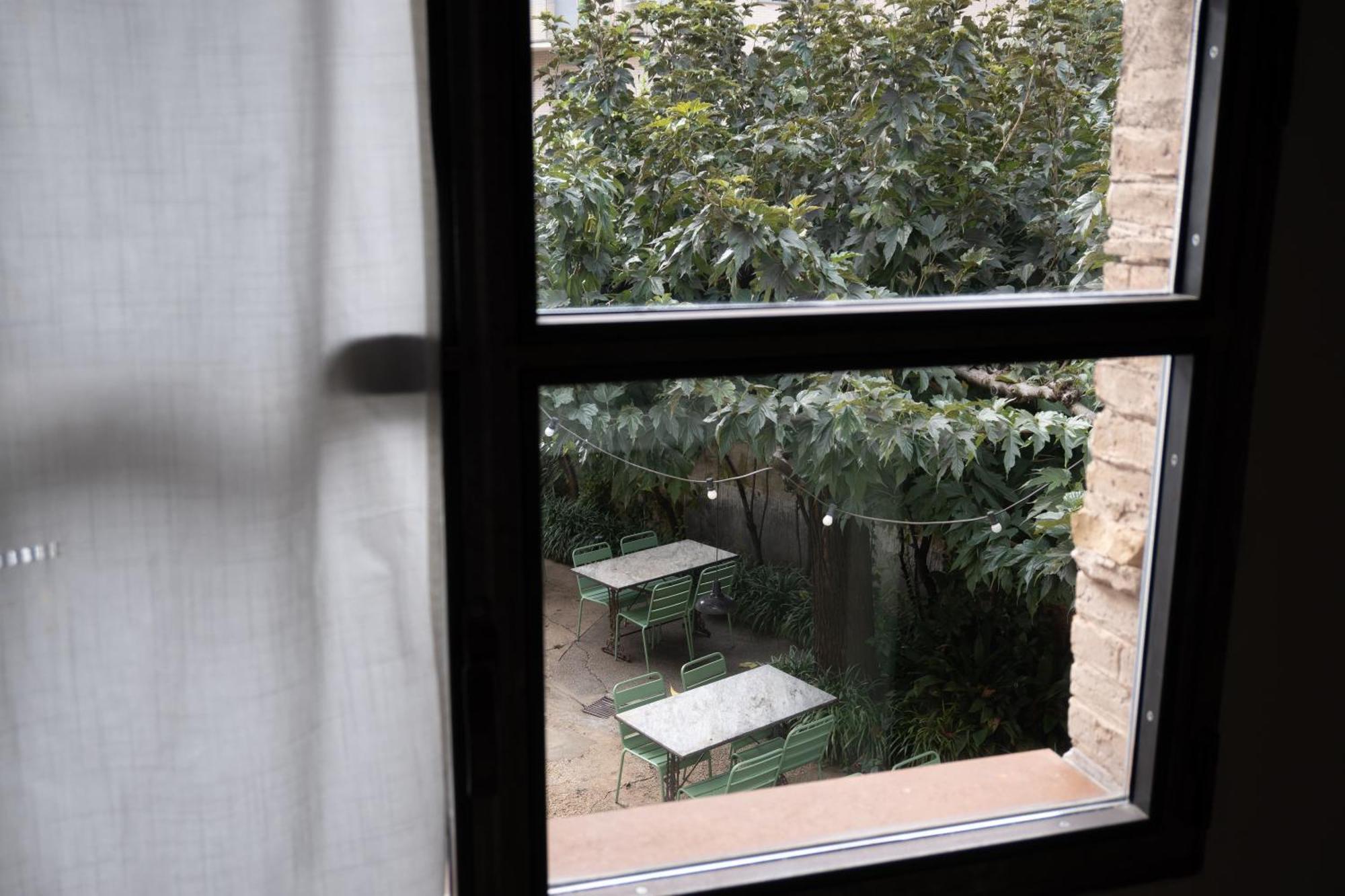 Flora Bed & Breakfast Banyoles Exterior photo