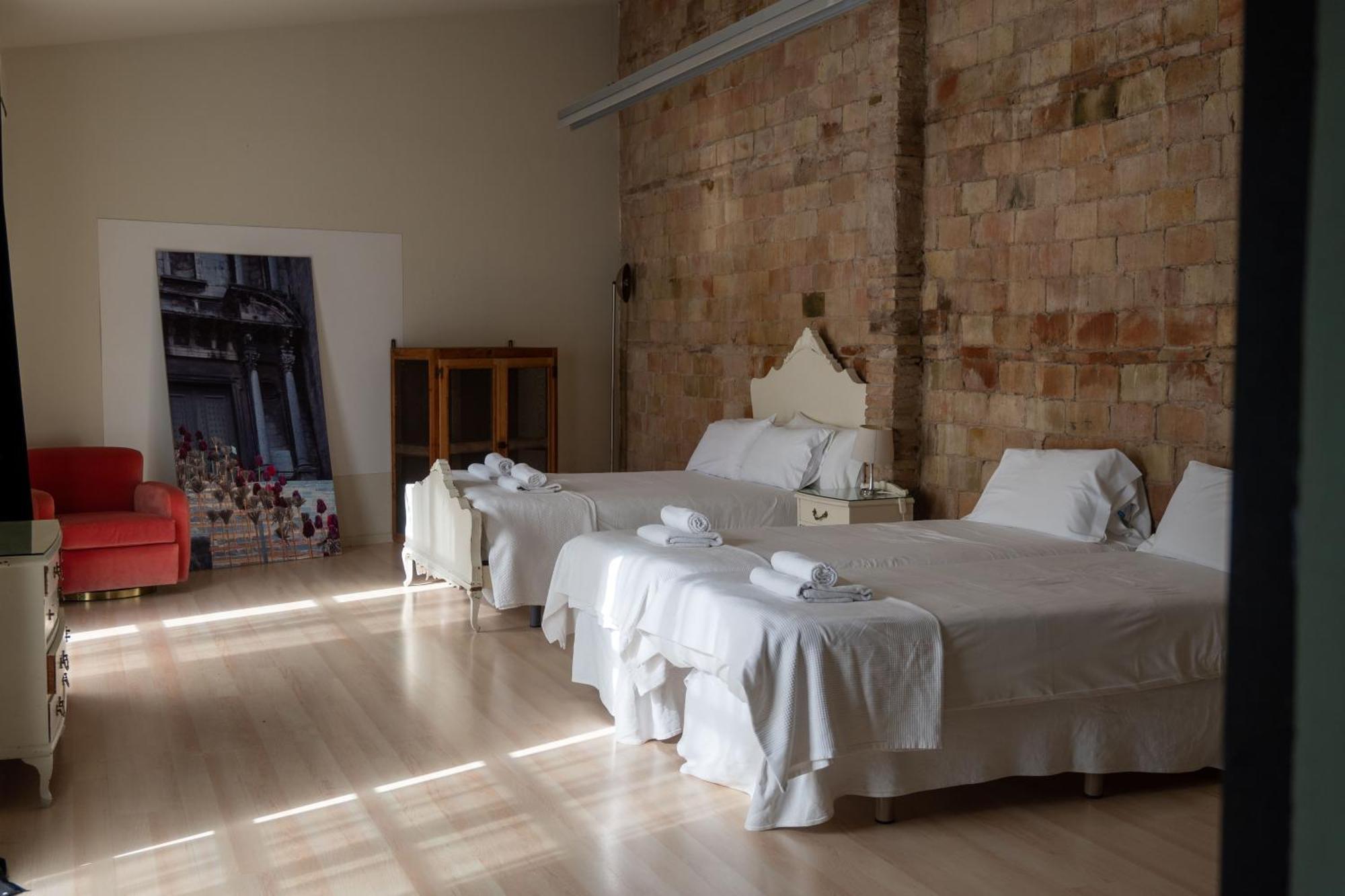 Flora Bed & Breakfast Banyoles Exterior photo